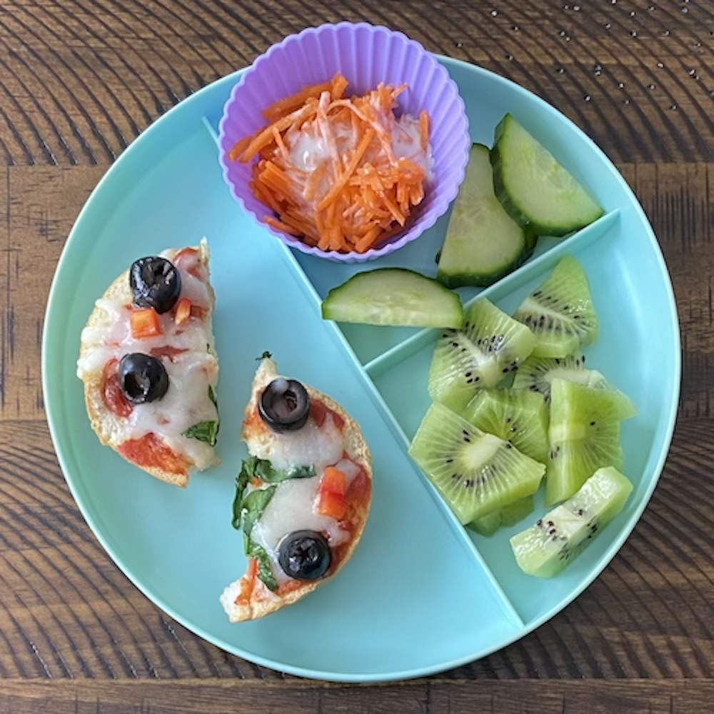 Easy toddler lunch: pizza bagels