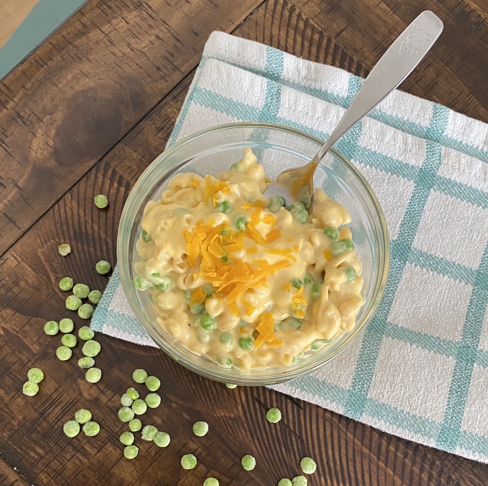 Toddler mac & cheese with peas